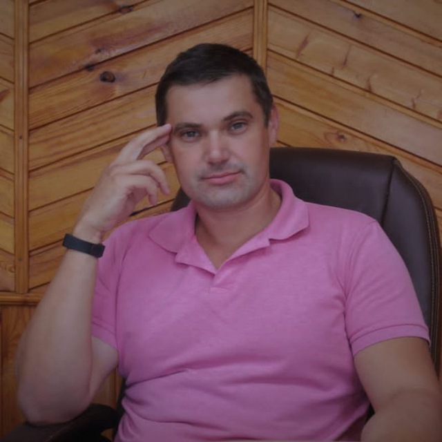 Директор паркетной фабрики Андрей Д.